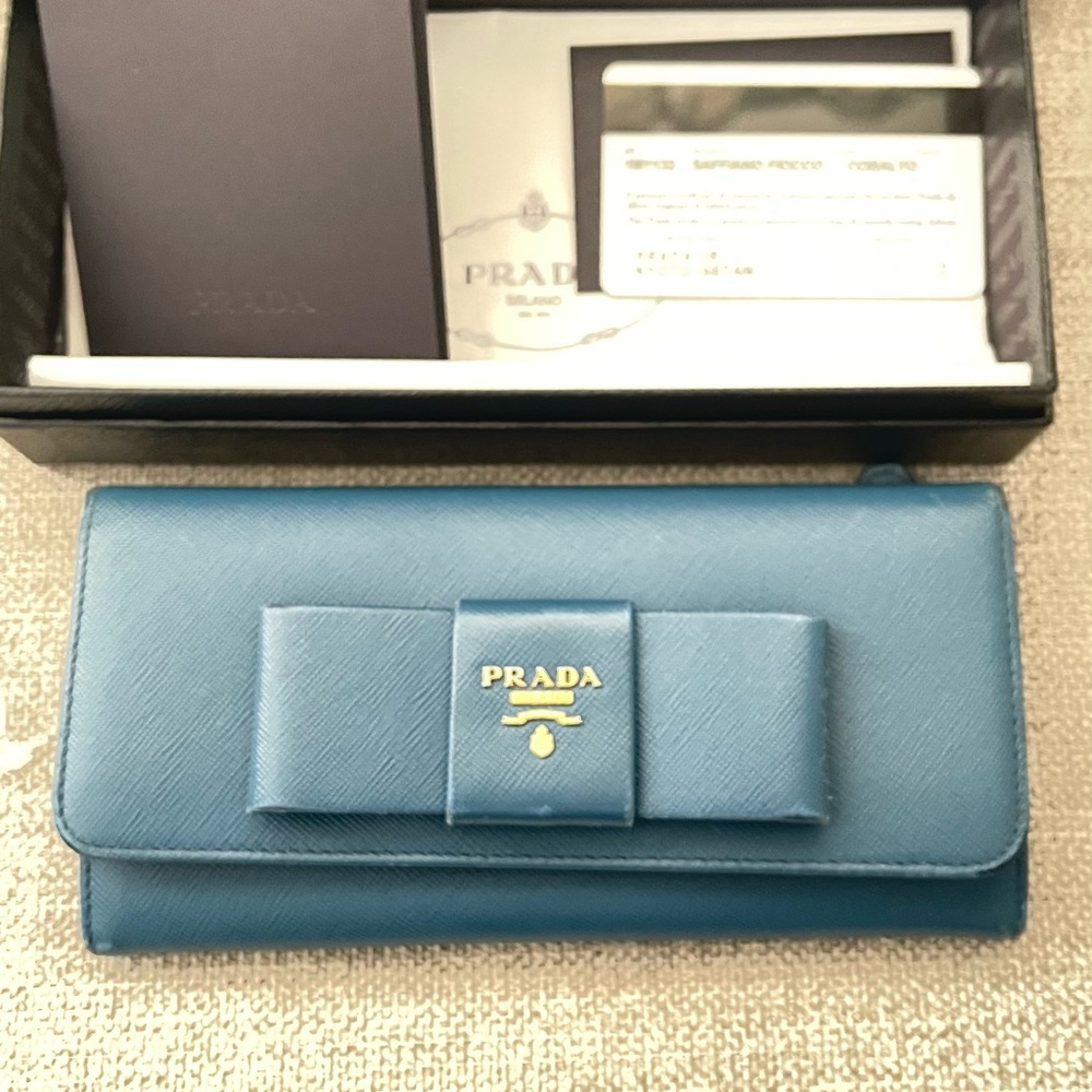 Prada Saffiano Wallet Authentic
